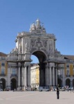 コルメシオ広場の勝利の門