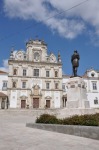 教会と像・サンタレン　in portugal